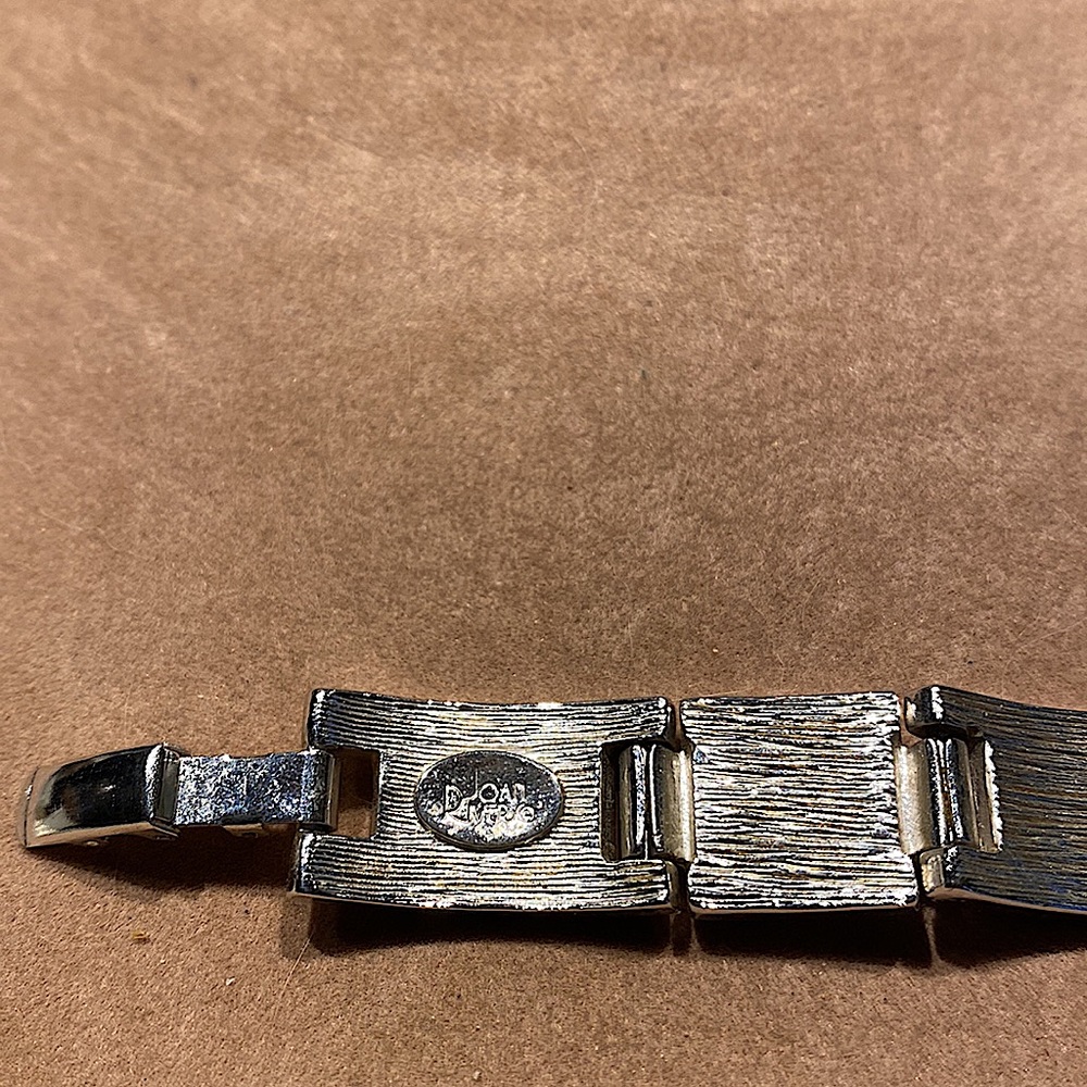 Joan Rivers hinged bracelet. - Picture 2 of 2